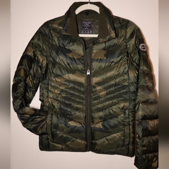 New A&F Lightweight Down-Filled Packable Puffer Jacket OLIVE CAMO - Picture 5 of 12